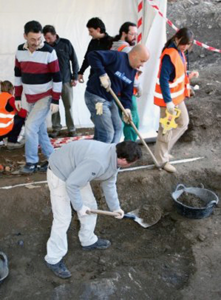 Fosa Comun en cuevas Aller..JPG