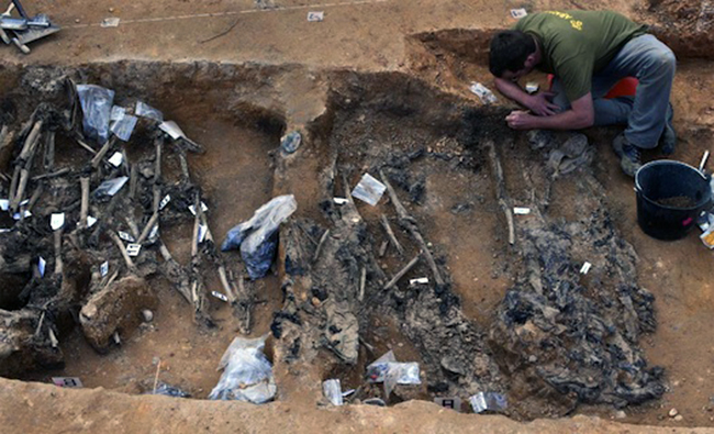 ES-DDHH-fosa-Pedraja