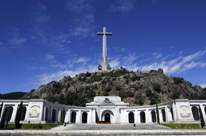 DOCU_GRUPO Visitors walk at El Valle de los Caidos (The Valley of the Fallen), the  giant mausoleum holding the remains of dictator Francisco Franco, in Madrid