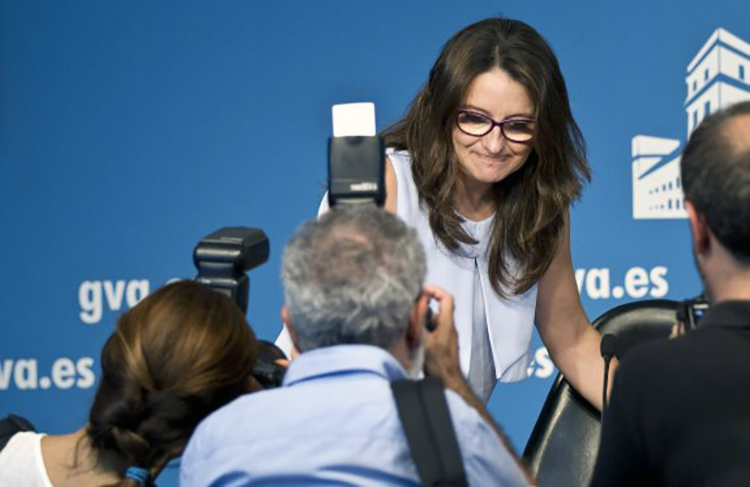GRA315. VALENCIA,07/07/2015.- La consellera de Presidencia y portavoz del Consell, Mónica Oltra, durante la rueda de prensa en la que ha informado de los acuerdos alcanzados por el gobierno de la Generalitat tras su sesión plenaria. EFE/Manuel Bruque.