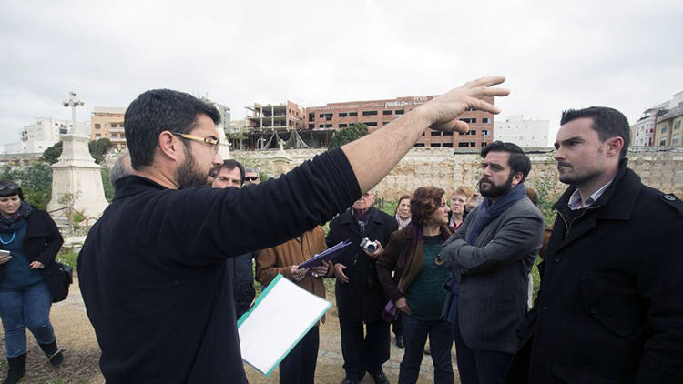 img_cfajardot_20160114-135856_imagenes_lv_terceros_14012016-inicio_trabajos_de_exhumacion_cementerio_san_jose-023-kkBE-U301400095883JnC-992x558@LaVanguardia-Web