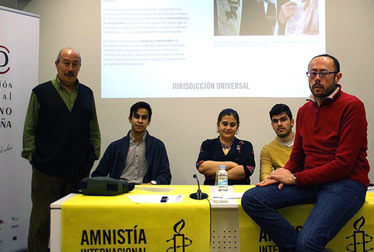 amnistia-internacional-luis-garcia-y-activistas-700x472