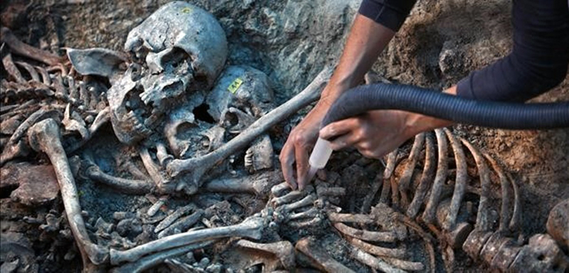 13 06 08 Treballs dA exhumaci de la fossa de Gurb foto Marc Vila