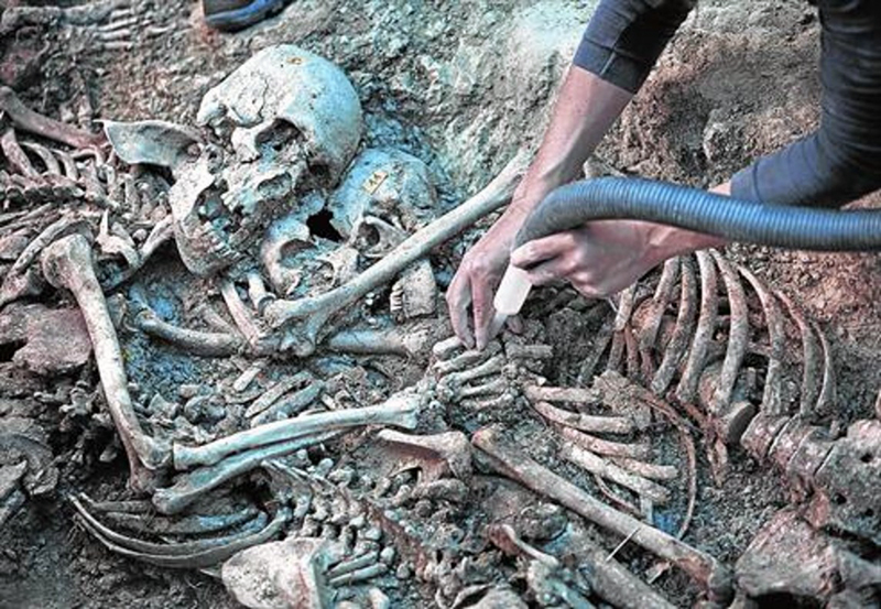 trabajos-exhumacion-una-fosa-comun-guerra-civil-municipio-gurb-osona-1460844709882