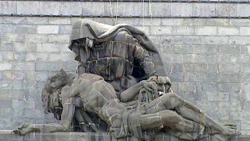 podemos-imperial-comunidad-valle-caidos_981212636_118879928_667x375