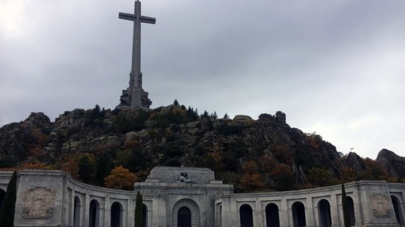 Gobierno-exhumaciones-Valle-Caidos-Justicia_EDIIMA20170405_0137_4